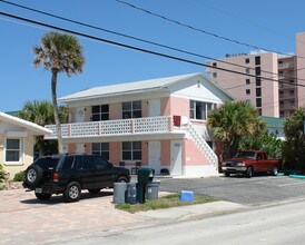3633 S Atlantic Ave in Daytona Beach Shores, FL - Foto de edificio - Building Photo