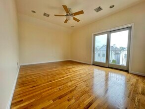 264 Custer Ave in Jersey City, NJ - Building Photo - Building Photo