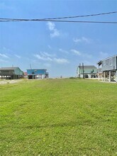 1111 Surf Dr in Freeport, TX - Building Photo - Building Photo