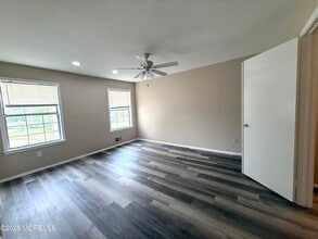 523 Manchester Pl in Marlboro, NJ - Building Photo - Building Photo
