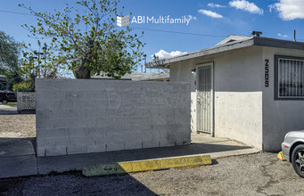 2509 Cedar Ave in Las Vegas, NV - Building Photo - Building Photo