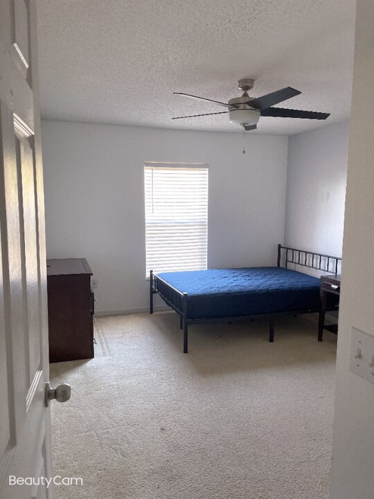 16032 Corner Lake Dr in Orlando, FL - Building Photo
