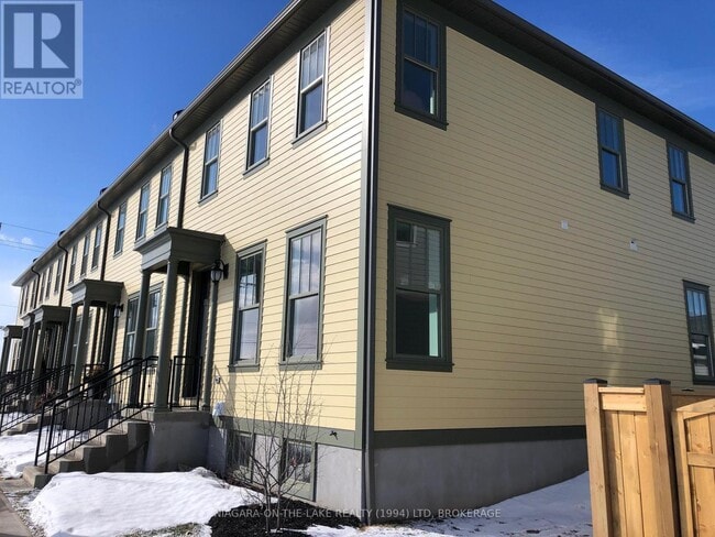 10 Perez Rd in Niagara-On-The-Lake, ON - Building Photo - Building Photo