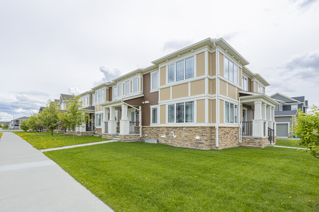 1207 140 Av NW in Calgary, AB - Building Photo - Building Photo