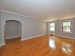 122 Larchmont Acres in Larchmont, NY - Building Photo - Building Photo