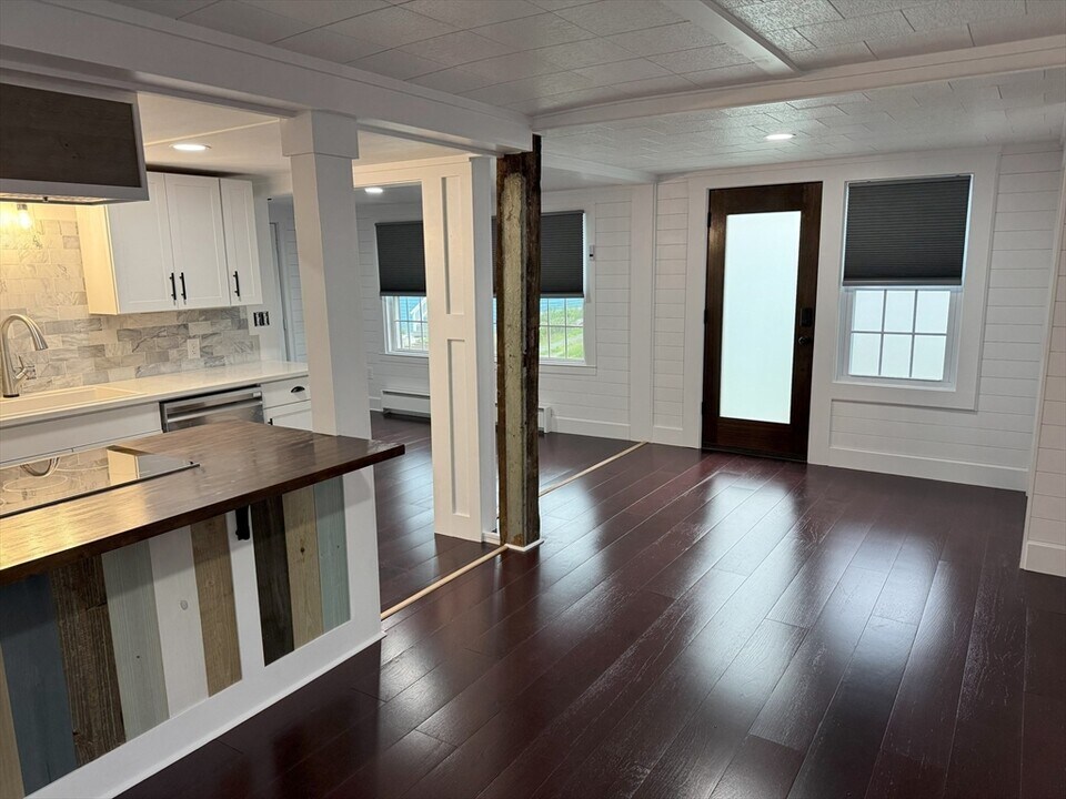 18 Pleasant St in Orange, MA - Building Photo