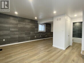 6159 Cadham St in Niagara Falls, ON - Building Photo - Building Photo