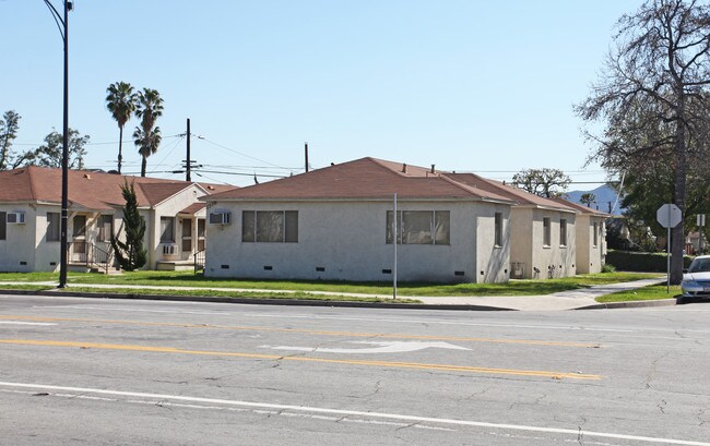 1518 W Victory Blvd in Burbank, CA - Building Photo - Building Photo