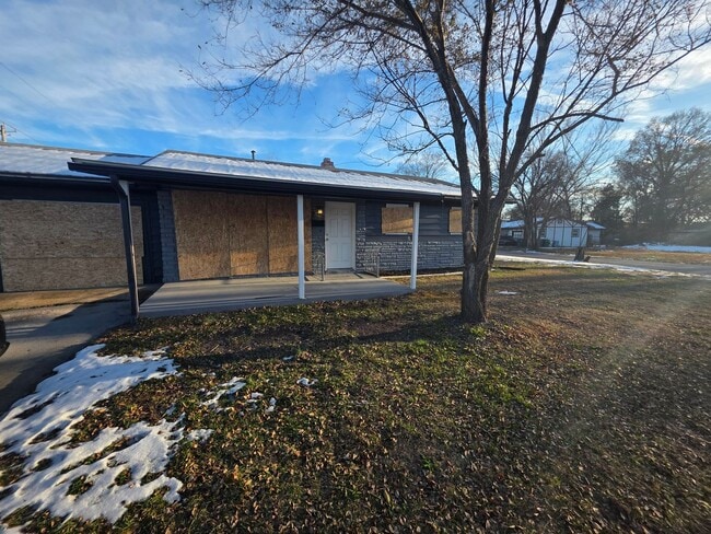 2 Leonard Dr in East St. Louis, IL - Building Photo - Building Photo