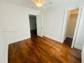 828 SW 43rd Ave in Miami, FL - Building Photo - Building Photo