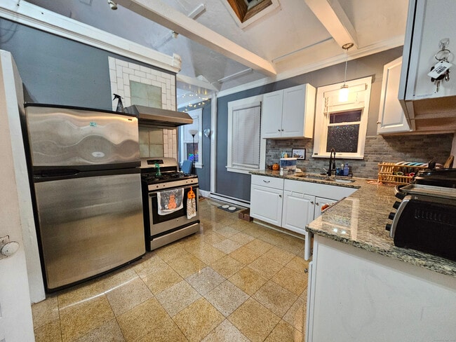 204 Broad St in Meriden, CT - Building Photo - Building Photo