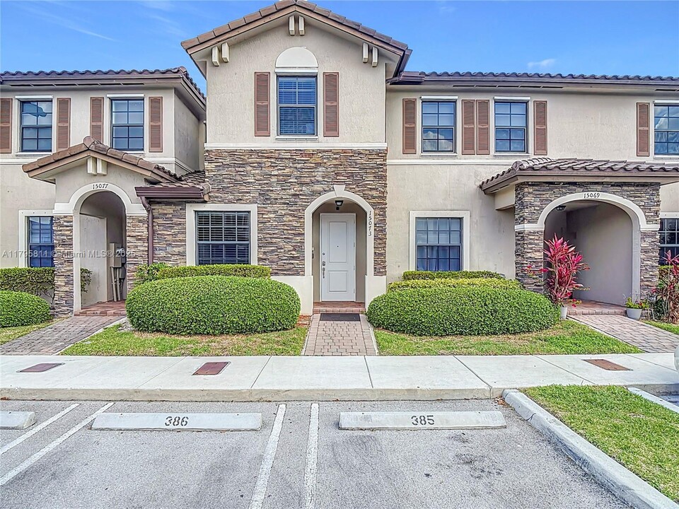 15073 SW 115th Terrace in Miami, FL - Building Photo