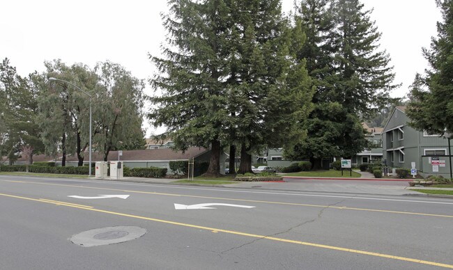 Charter Oaks Apartments in Napa, CA - Building Photo - Building Photo