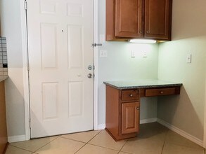 4309 Bayside Village Dr-Unit -APT 104 in Tampa, FL - Foto de edificio - Building Photo