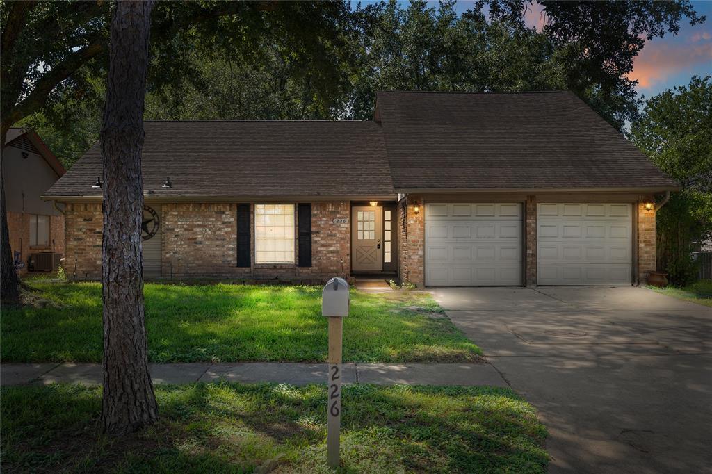 226 Buckeye Dr in Katy, TX - Building Photo