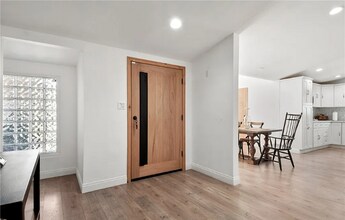 201 Hanover Dr in Costa Mesa, CA - Foto de edificio - Building Photo