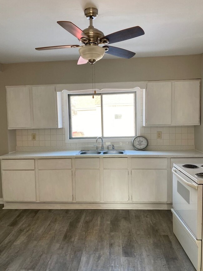 property at 516 Ann St SE