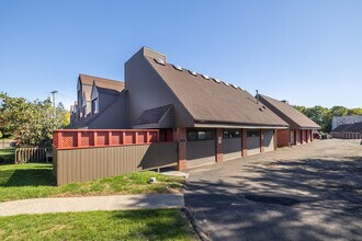 206 Montoya Dr in Branford, CT - Building Photo - Building Photo