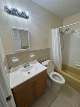 1325 SE 22nd Ave-Unit -1 in Pompano Beach, FL - Foto de edificio - Building Photo