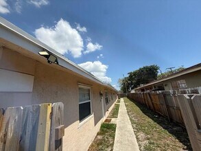 905 9th St in West Palm Beach, FL - Building Photo - Building Photo