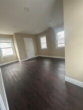 41 Chapman Pl in Bay Shore, NY - Building Photo - Building Photo