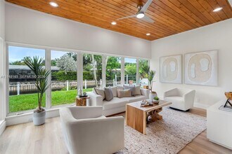 2621 SW 19th St in Fort Lauderdale, FL - Building Photo - Building Photo