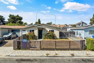 4628 Calle Del Palo in Oceanside, CA - Building Photo