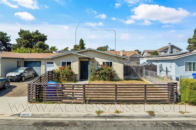 property at 4628 Calle Del Palo