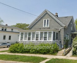 1024 Hagerer St in Racine, WI - Building Photo
