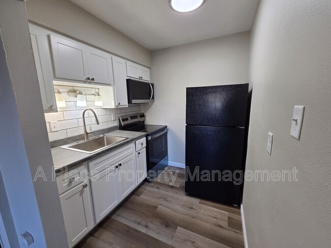property at 2727 Hampton Ave