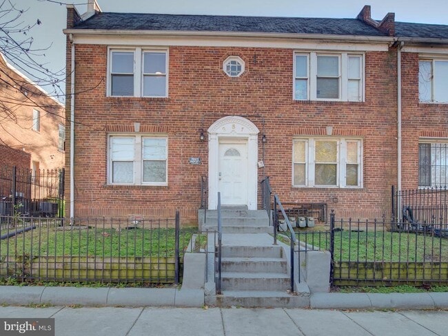351 Parkland Pl SE in Washington, DC - Building Photo - Building Photo