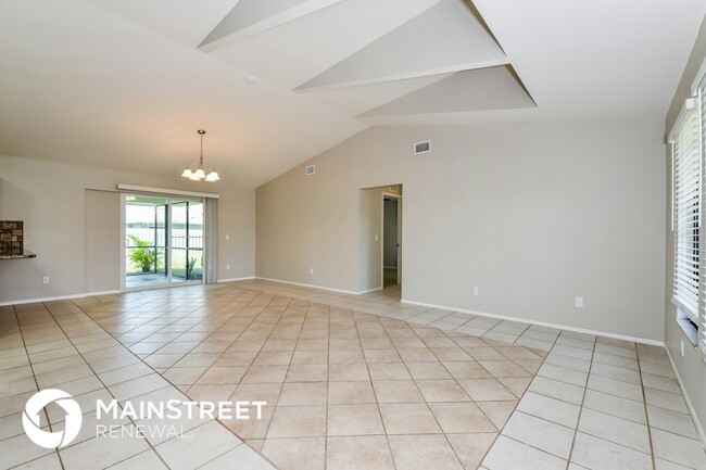 202 NE 9th Pl in Cape Coral, FL - Building Photo - Building Photo