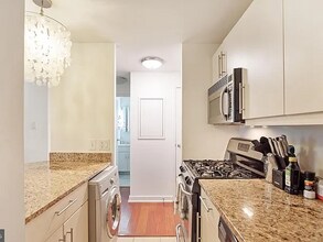 225 S 18th St in Philadelphia, PA - Building Photo - Building Photo