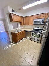 1810 E Blacklidge Dr in Tucson, AZ - Building Photo - Building Photo