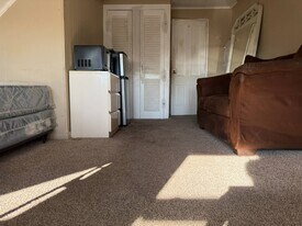 116 S Penataquit Ave in Bay Shore, NY - Building Photo