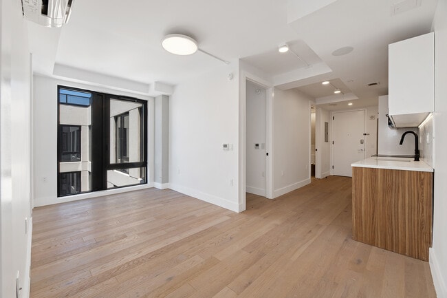 56-62 W 125th St in New York, NY - Foto de edificio - Building Photo