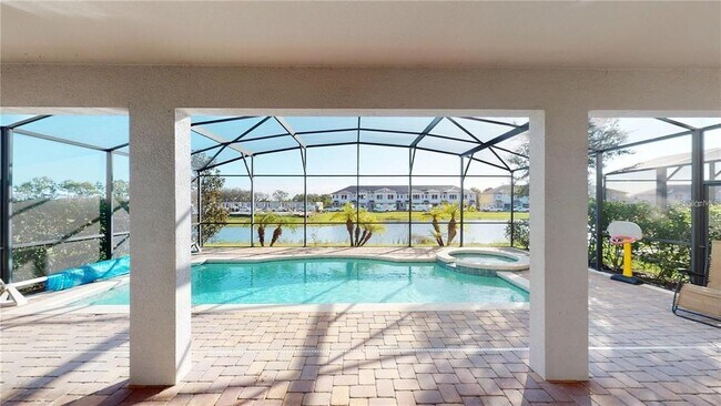 property at 1323 Yorkshire Ct