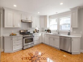 18 Sherman Ct in Medford, MA - Building Photo