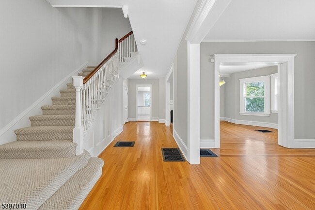 94 Midland Ave in Montclair, NJ - Building Photo - Building Photo