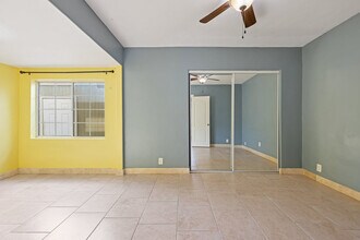 3896 Harney St in San Diego, CA - Foto de edificio - Building Photo