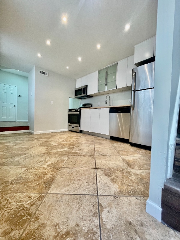 property at 1005 Frankford Ave