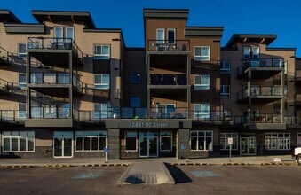 Stella Place in Edmonton, AB - Building Photo - Building Photo