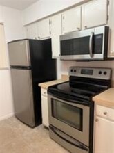 2850 N Oakland Forest Dr, Unit 212 in Oakland Park, FL - Foto de edificio - Building Photo
