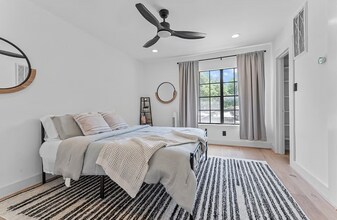 3401 Timmons Ln in Houston, TX - Building Photo - Building Photo