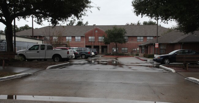 Heights Manor in Houston, TX - Foto de edificio - Building Photo