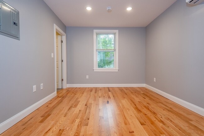 293 Fayette St in Quincy, MA - Building Photo - Building Photo