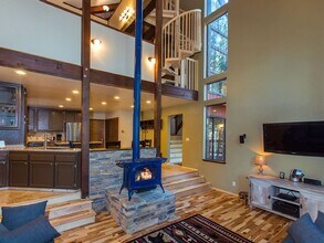 1953 N Upper Truckee Rd in South Lake Tahoe, CA - Building Photo - Building Photo