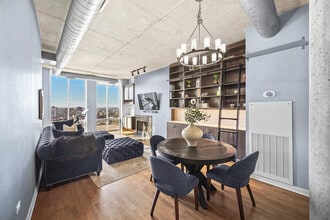 720 N Larrabee St in Chicago, IL - Foto de edificio - Building Photo