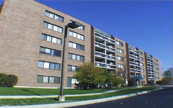 Huntington Grove Condominiums in Hoffman Estates, IL - Foto de edificio - Building Photo