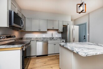 86 Chosen Vale Ln in Enfield, NH - Building Photo - Building Photo